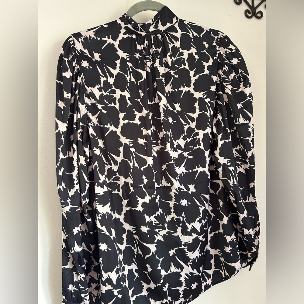 Tie Neck Gap Silky/Satin Blouse